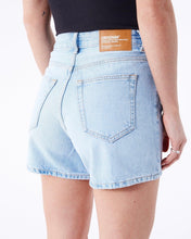 Load image into Gallery viewer, Dr. Denim Women's Nora Shorts in Stream Light Used