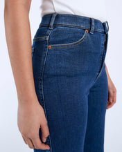 Load image into Gallery viewer, Dr. Denim Women's Moxy Jean in Vale Dark Plain