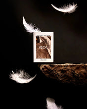 Load image into Gallery viewer, Vigyl Saintal Candle