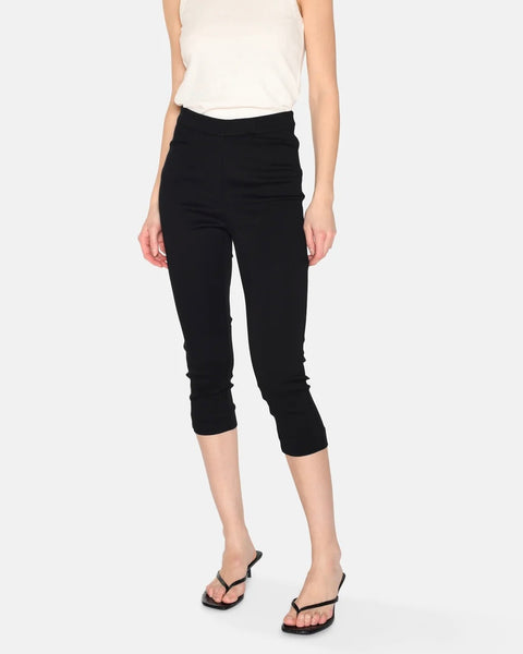 Minimum Women's Sophia Capri Pant in Black
