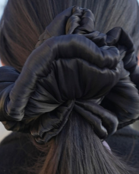 Janzy Croissant Hair Scrunchie