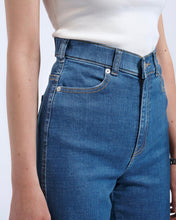 Load image into Gallery viewer, Dr. Denim Women's Moxy Jean in Vale Mid Plain