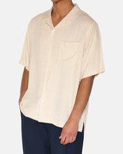 Load image into Gallery viewer, Minimum Men's Hayden Camp Shirt in Brown Rice
