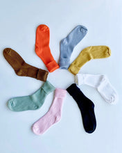 Load image into Gallery viewer, OKAYOK Men&#39;s Dyed Cotton Socks
