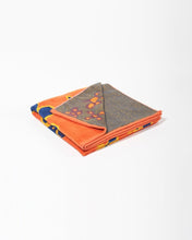 Load image into Gallery viewer, Sounds Silly Flowers Towel