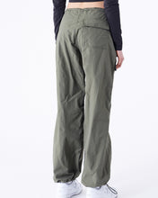 Load image into Gallery viewer, Dr. Denim Women's Hale Cargo Pant in Thyme