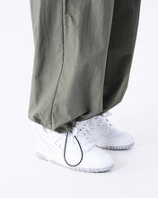 Load image into Gallery viewer, Dr. Denim Women's Hale Cargo Pant in Thyme