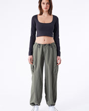 Load image into Gallery viewer, Dr. Denim Women's Hale Cargo Pant in Thyme