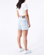 Load image into Gallery viewer, Dr. Denim Women&#39;s Rose Shorts in Canyon Pale Worn
