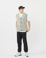 Load image into Gallery viewer, front view of the Minimum Men's Vastar Vest in Ghost Grey on model