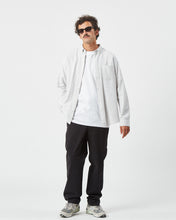 Load image into Gallery viewer, the Minimum Men's Charming Shirt in Light Grey on a model
