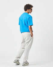 Load image into Gallery viewer, back view of the Minimum Men&#39;s Bertils Pant in Vapor Blue on a model
