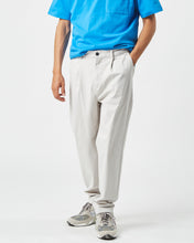 Load image into Gallery viewer, the Minimum Men&#39;s Bertils Pant in Vapor Blue on a model posing with his hand in his pocket
