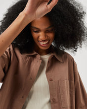 Load image into Gallery viewer, close up view of the Minimum Women&#39;s Luinna Shirt in Brownie on a smiling model looking down with her hand up in front of the camera
