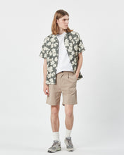 Load image into Gallery viewer, the Minimum Men's Bratto Pant in Greige on a model