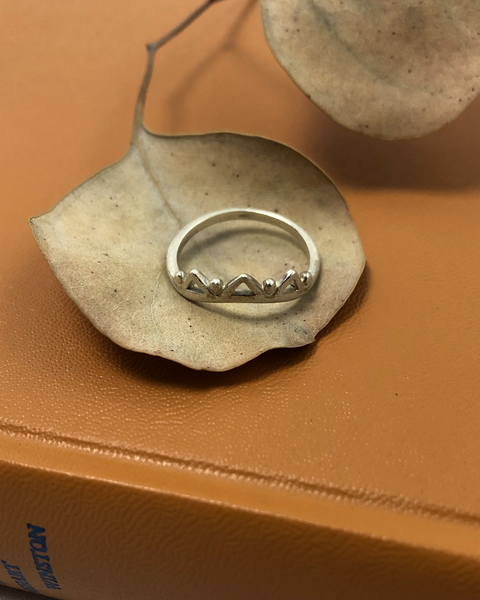 Hunt of Hounds Selene Ring in Silver