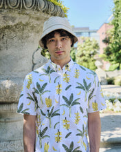 Load image into Gallery viewer, Poplin &amp; Co Men&#39;s Printed Short Sleeve Shirt in Banana Palm
