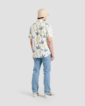 Load image into Gallery viewer, Poplin &amp; Co Men&#39;s Printed Short Sleeve Shirt in Banana Palm
