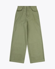 Load image into Gallery viewer, Wemoto Women&#39;s Stef Twill Pants in Sage
