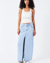 Load image into Gallery viewer, Dr. Denim Women&#39;s Myra Midi Skirt in Stream Lt Retro
