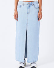 Load image into Gallery viewer, Dr. Denim Women&#39;s Myra Midi Skirt in Stream Lt Retro
