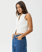 Load image into Gallery viewer, Afends Women&#39;s Eliza Shirt in White
