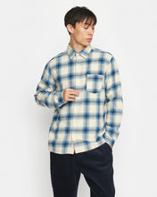 Load image into Gallery viewer, Revolution Men&#39;s Flannel Shirt in Blue
