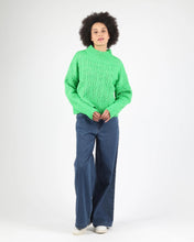 Load image into Gallery viewer, Wemoto Women&#39;s Patsy Sweater in Green
