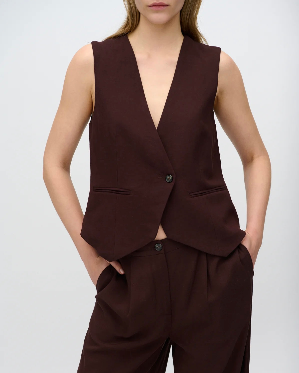 Minimum Women's Melina Vest in French Roast