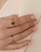 Load image into Gallery viewer, Twenty Compass Nico Ring
