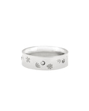 Load image into Gallery viewer, Twenty Compass Work of Art Ring
