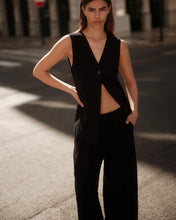 Load image into Gallery viewer, Minimum Women&#39;s Davida Vest in Black
