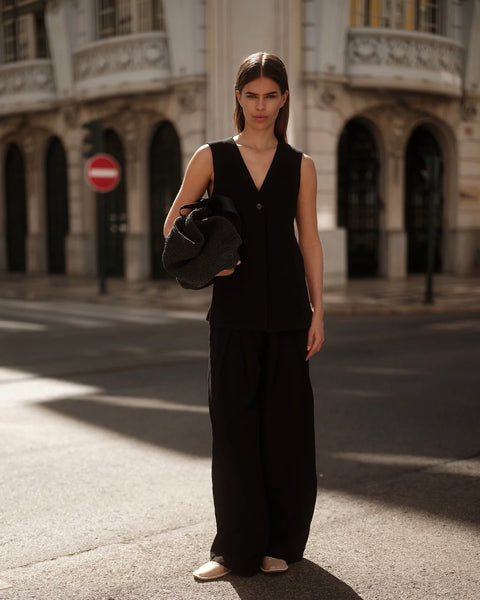 Minimum Women's Davida Vest in Black