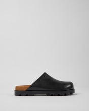 Load image into Gallery viewer, side view of the Camper Women&#39;s Brutus Clog in Black
