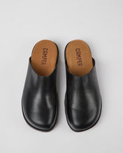 Load image into Gallery viewer, overhead view of the Camper Women&#39;s Brutus Clog in Black sitting on a neutral background
