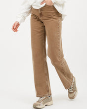 Load image into Gallery viewer, close up of the Dr. Denim Women&#39;s Echo Jean in Washed Brindle on a model
