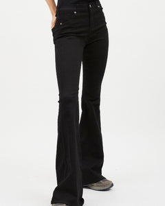 close up of the Dr. Denim Women's Macy Jean in Black on a model posing with her hands in her back pockets