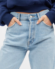 Load image into Gallery viewer, close up of the front fly of the Dr. Denim Women&#39;s Beth Jean in Stream Light Used on a model posing with her hands in her pockets
