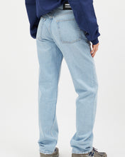 Load image into Gallery viewer, close up of the back of the Dr. Denim Women&#39;s Beth Jean in Stream Light Used on a model
