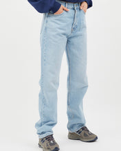 Load image into Gallery viewer, close up of the front of the Dr. Denim Women&#39;s Beth Jean in Stream Light Used on a model posing with her hands in her front pockets
