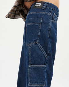 close up of the worker pocket details on the Dr. Denim Women's Faye Jean in Pebble on a model