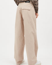 Load image into Gallery viewer, close up of the back view of the Dr. Denim Women&#39;s Donna Jean in Pale Taupe on a model
