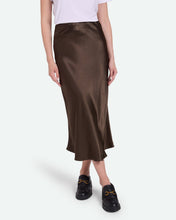 Load image into Gallery viewer, Minimum Women&#39;s Valentinas Midi Skirt in Ivy Green
