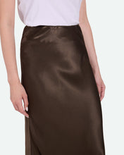 Load image into Gallery viewer, Minimum Women&#39;s Valentinas Midi Skirt in Ivy Green
