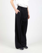 Load image into Gallery viewer, Wemoto Women&#39;s Franny Pleated Wide Pants in Navy
