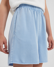 Load image into Gallery viewer, Minimum Women&#39;s Acazio Shorts in Chambray Blue
