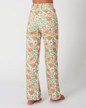 Load image into Gallery viewer, Rolla&#39;s Women&#39;s Rambling Heidi Jean in Apricot Floral
