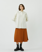 Load image into Gallery viewer, Minimum Women&#39;s Luccalis Shirt in Broken White front

