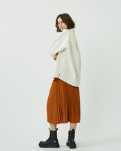 Load image into Gallery viewer, Minimum Women&#39;s Luccalis Shirt in Broken White back view
