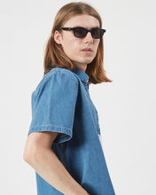 Load image into Gallery viewer, side view of the Minimum Men&#39;s Eric Shirt in Faded Denim on a model
